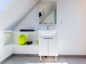 Apartment | Bathroom | Towels - Apartment in Watou Near French Border (Poperinge)