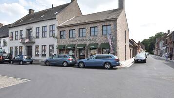 Stroll through the charming streets of Vermugelen, surrounded by traditional European architecture.