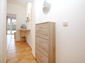 1 bedroom, cots/infant beds, individually furnished - Cozy Apartment in Beckerwitz With Garden (Hohenkirchen)
