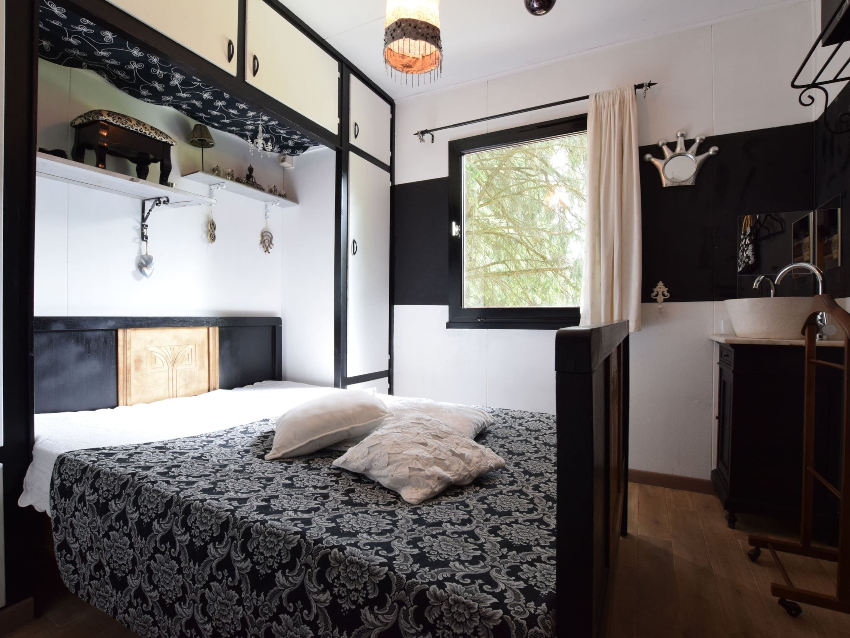 Chalet | 2 bedrooms, individually furnished, bed sheets