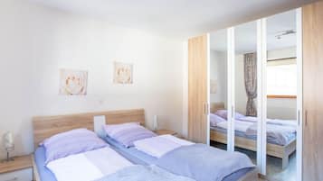 3 habitaciones y ropa de cama