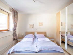 Apartment | 3 bilik tidur, cadar katil 