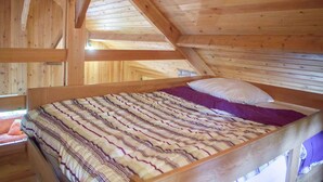Chalet | 3 bedrooms, individually furnished, bed sheets