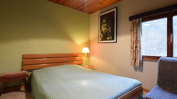 Chalet | 2 bedrooms, individually furnished, bed sheets
