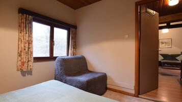 Chalet | 2 bedrooms, individually furnished, bed sheets
