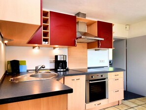 House | Private kitchen | Highchair - Holiday Home in Saint Vith With Terrace (Sankt-Vith)