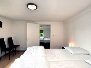 House | 3 bedrooms, individually furnished, bed sheets - Holiday Home in Saint Vith With Terrace (Sankt-Vith)