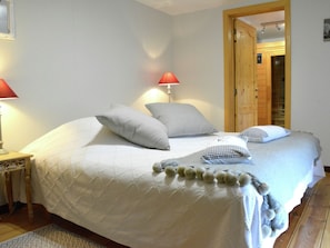 Huis | 4 slaapkamers, individueel gemeubileerd, beddengoed
