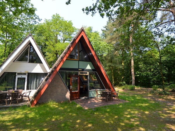 Exterior - Scenic Holiday Home With Terrace, Garden Furniture, Bicycles (Stramproy)