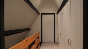 3 bedrooms, individually furnished, bed sheets - Scenic Holiday Home With Terrace, Garden Furniture, Bicycles (Stramproy)