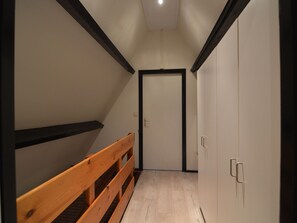 3 bedrooms, individually furnished, bed sheets - Scenic Holiday Home With Terrace, Garden Furniture, Bicycles (Stramproy)