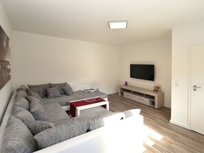 Living room - Modern Holiday Home in Harz With Garden (Oberharz am Brocken)