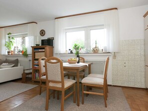 Apartment | Dining