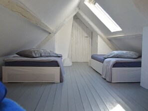 House | 2 bedrooms, individually furnished, bed sheets
