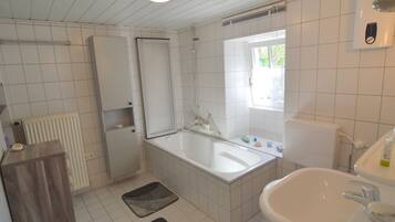 Apartment | Bilik Mandi