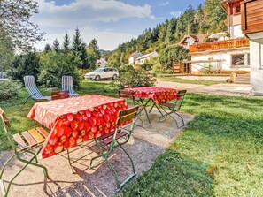 Dining - Cozy Apartment Near Trails (Masserberg)