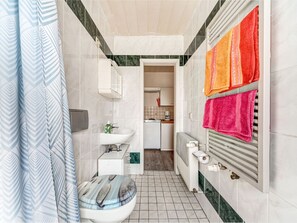 Apartment | Bathroom - Cozy Apartment Near Trails (Masserberg)