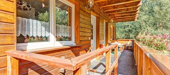 Cozy Apartment Near Trails