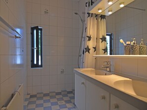 Bathroom | Shower