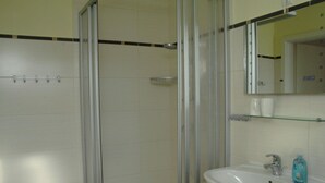 Bathroom - Splendid Apartment in Pepelow near Sea (Am Salzhaff)