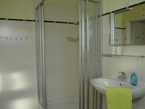 Apartment | Bathroom - Splendid Apartment in Pepelow near Sea (Am Salzhaff)