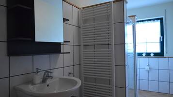 Shower dan handuk