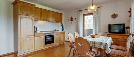 House | Private kitchen | Highchair