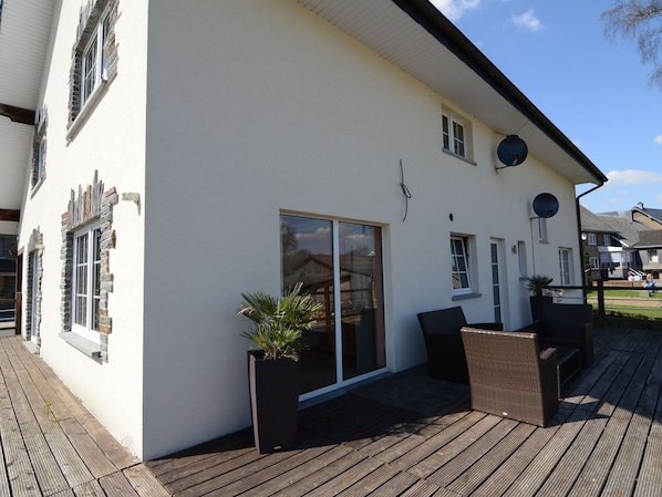 Balcony - Roomy & Cozy House in Quiet Town near Butgenbach (Buetgenbach)