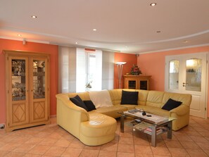 Living room - Roomy & Cozy House in Quiet Town near Butgenbach (Buetgenbach)