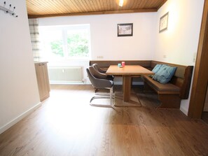 Dining - Cozy Apartment on Slopes in Dienten (Dienten am Hochkoenig)