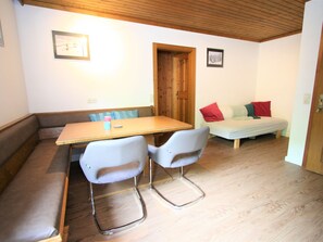 Living room - Cozy Apartment on Slopes in Dienten (Dienten am Hochkoenig)
