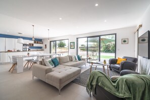 Villa | Living room - Holiday Home Beaufort With Private Pool (Beaufort)