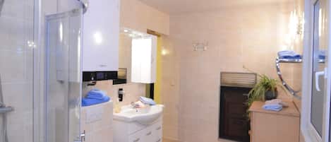 House | Bathroom