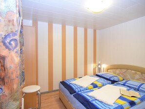 House | 1 bedroom, individually furnished, bed sheets