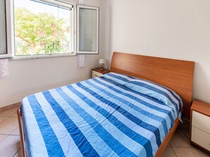 Nhà | 2 phòng ngủ, trang bị nội thất với thiết kế riêng biệt, phòng cách âm