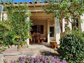 Balcony - Cosy Holiday Home in Pierrerue for Family With Private Swimming Pool (Pierrerue)