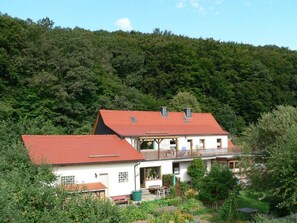 Exterior - Quiet Holiday Home With Terrace (Korbach)