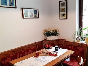 Dining - Quiet Holiday Home With Terrace (Korbach)