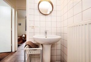 Bathroom - Lovely Holiday Home in Richelle With Barbecue (Vise)