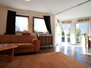 Apartment | 3 bedrooms, individually furnished, iron/ironing board, bed sheets