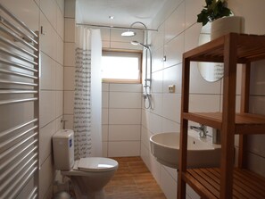 Apartment | Bathroom | Shower, towels - Restful Apartment in Raversbeuren near Town Center (Briedel)