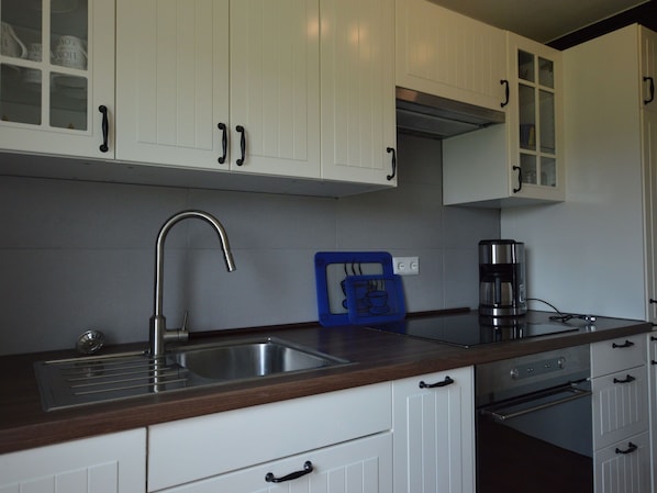 Apartment | Private kitchen | Fridge, microwave, oven, coffee/tea maker - Restful Apartment in Raversbeuren near Town Center (Briedel)