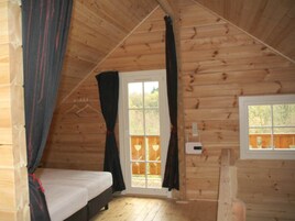 4 habitaciones, muebles diferentes y ropa de cama