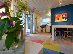 3 bedrooms, individually furnished, cribs/infant beds, bed sheets - Holiday Home With Atmospheric Decor and Veranda, on the Edge of the Veluwe (Nunspeet)