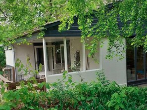 Exterior - Holiday Home With Atmospheric Decor and Veranda, on the Edge of the Veluwe (Nunspeet)