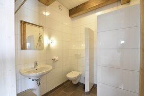 House | Bathroom - Cozy Holiday Home in Callantsoog near Groote Keeten (Callantsoog)