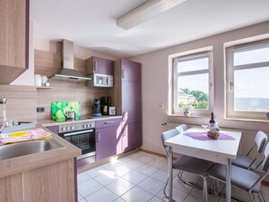 Apartamento | Cozinha privada | Cadeirão de bebê
