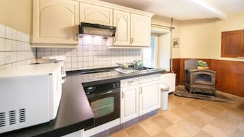 Cottage | Private kitchen | Fridge