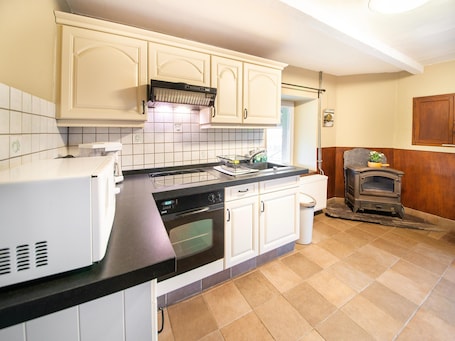 Cottage | Private kitchen | Fridge