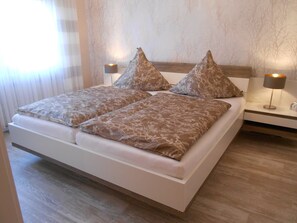 Ferienhaus | 3 Schlafzimmer, individuell eingerichtet, BettwÀsche